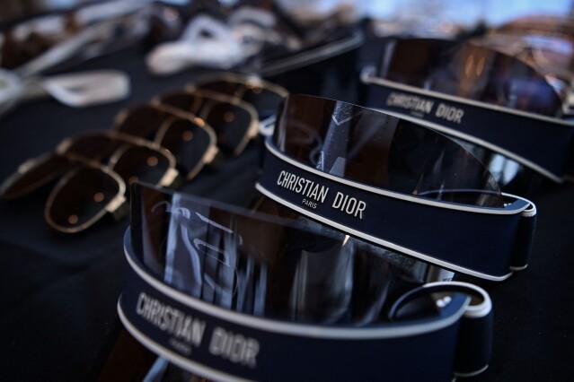 Dior 巨型太陽眼鏡相信都會是來季的大熱單品。