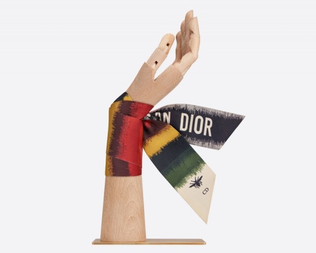 Dior D-Stripes Mitzah 多色絲巾 $1,950
