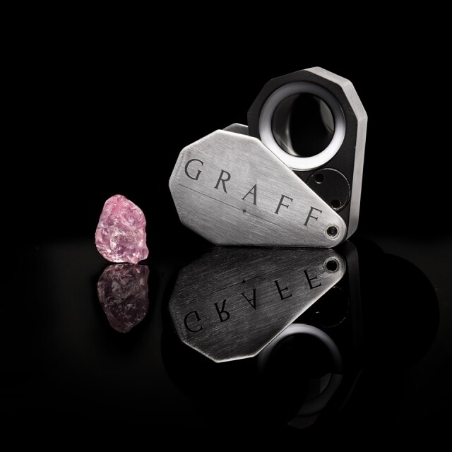Graff 曾於 2019 以 8,750,360 美元購買了一顆 13.33 卡的粉紅鑽原石，刷新 Letseng 鑽石每卡售價的世界紀錄。