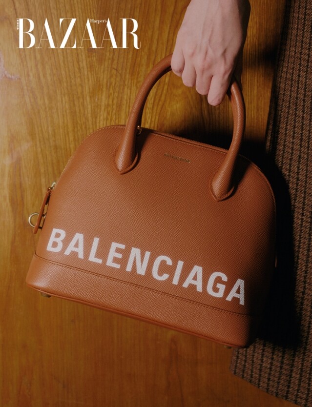 BALENCIAGA 標誌皮革手挽袋。