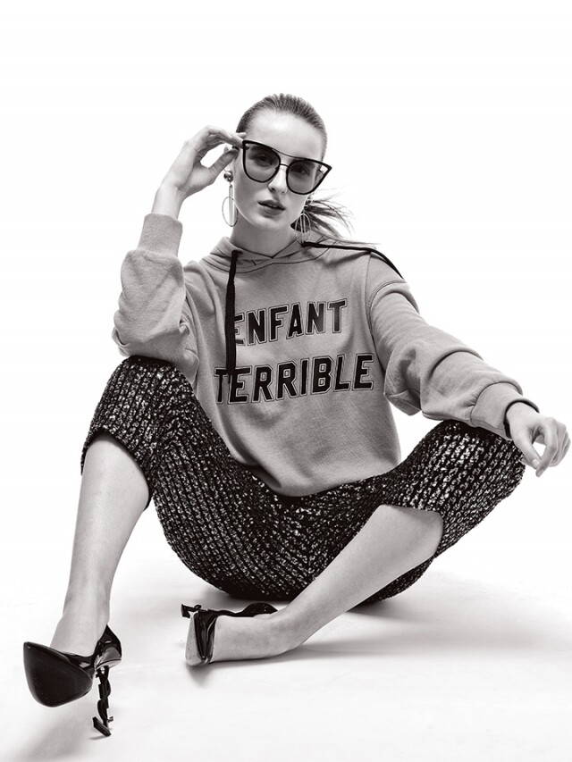 On Jelena:Claudie Pierlot 圖案衛衣; Zadig Voltaire 珠片吊腳褲;Saint Laurent 高跟鞋;For Arts Sake 太陽眼鏡(From Cult By Visual Culture);Vintage Hollywood 金屬耳環(From D-Mop)。 On Jelena:Claudie Pierlot 圖案衛衣; Zadig Voltaire 珠片吊腳褲;Saint Laurent 高跟鞋;For Arts Sake 太陽眼鏡(From Cult By Visual Culture);Vintage Hollywood 金屬耳環(From D-Mop)。