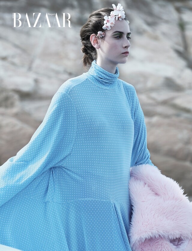 Balenciaga 波點圖案絨質連身裙、毛茸外套。
