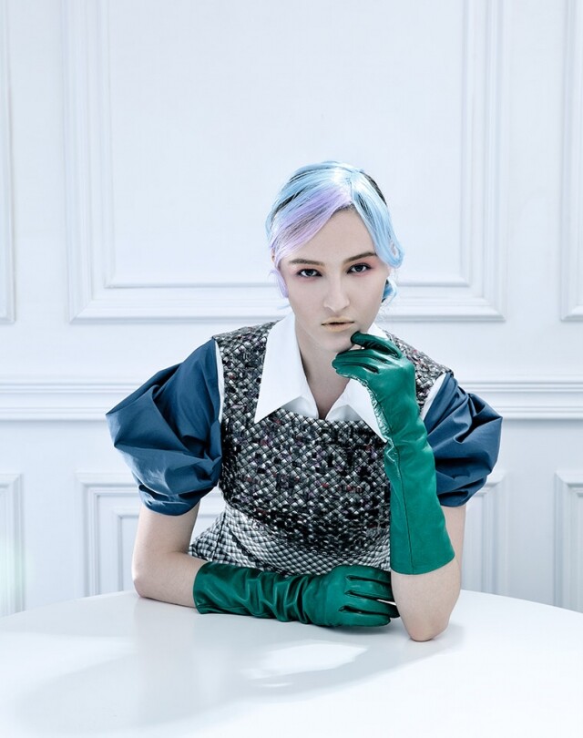 On Mayara： Dior 拼色公主袖連身裙；Bottega Veneta 綴石長裙；Max Mara 皮手套