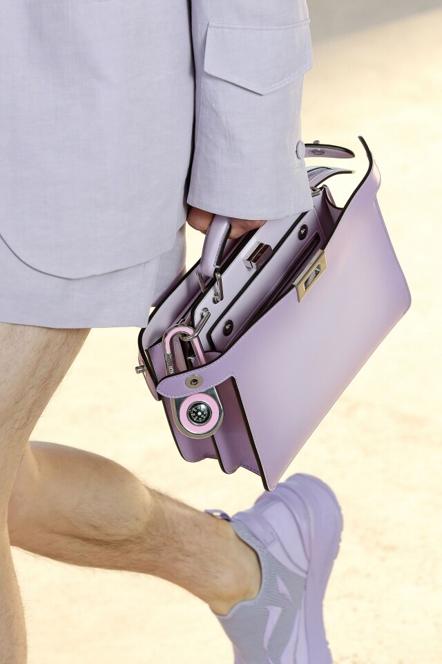 Fendi 粉紫色漸變效果 Peekaboo 系列手袋