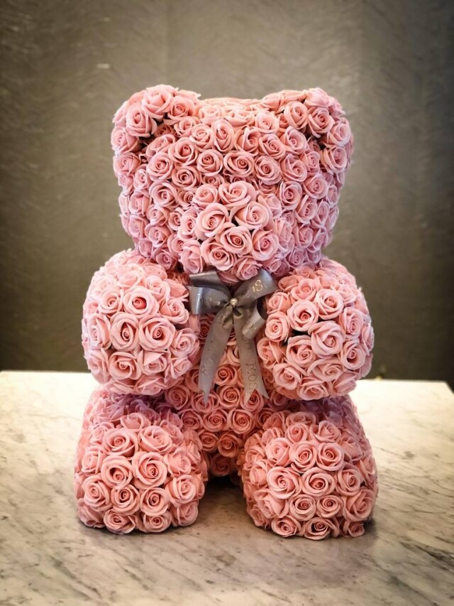 9. 情人節花束推薦 Oso Rosa Rose Bear：60 cm 玫瑰熊