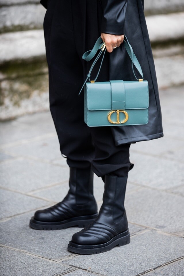 女裝名牌側孭袋推薦 3 : Dior 30 Montaigne  系列手袋 