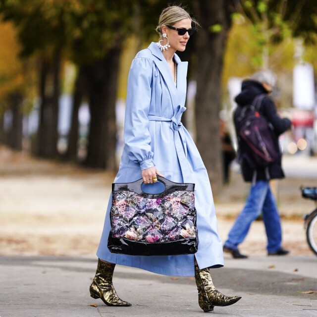 「The Chanel 31」 系列手袋的率性設計,跟 trech coat 是天作之合。 「The Chanel 31」 系列手袋的率性設計,跟 trech coat 是天作之合。