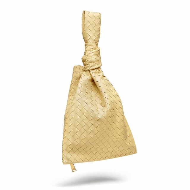 Bottega Veneta Twist 象牙色織皮手袋 $17,450