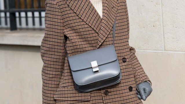 其中最經典的款式可算是 Céline Classic Box Bag