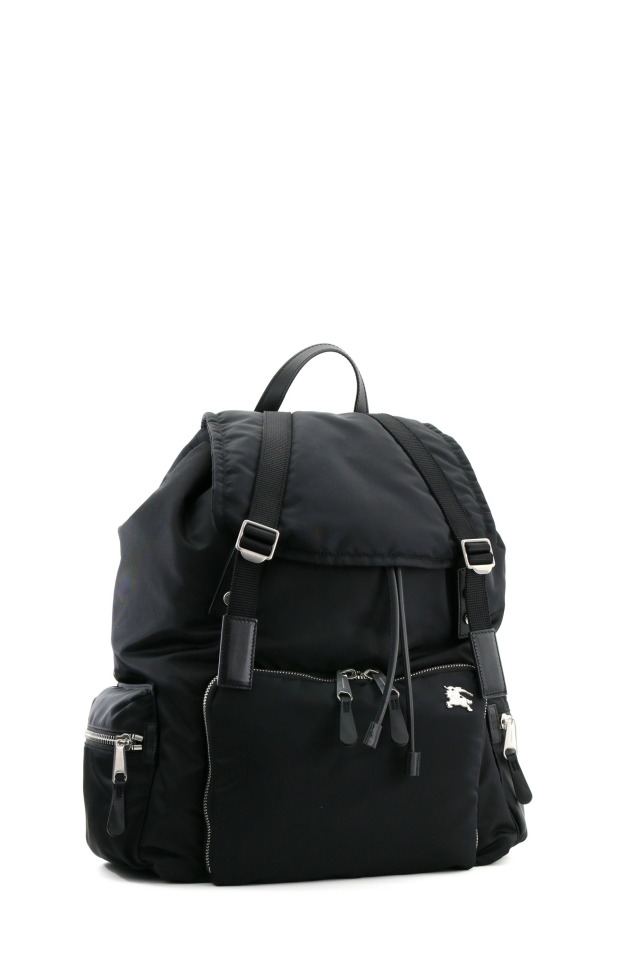 Burberry 黑色尼龍質料背囊 價錢 $12,900 ( 半價後:$6,450) Burberry 黑色尼龍質料背囊 價錢 $12,900 ( 半價後:$6,450)