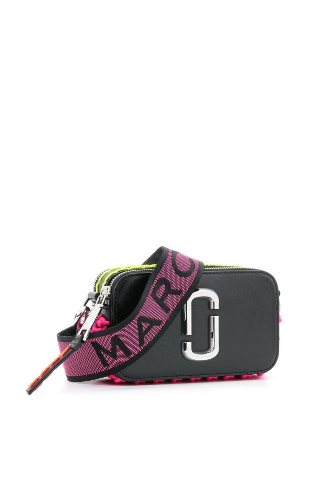 Marc Jacobs snapshot 綴彩色揹帶黑色 camera 手袋 價錢 $3,890 (4折後:$1,556) Marc Jacobs snapshot 綴彩色揹帶黑色 camera 手袋 價錢 $3,890 (4折後:$1,556)
