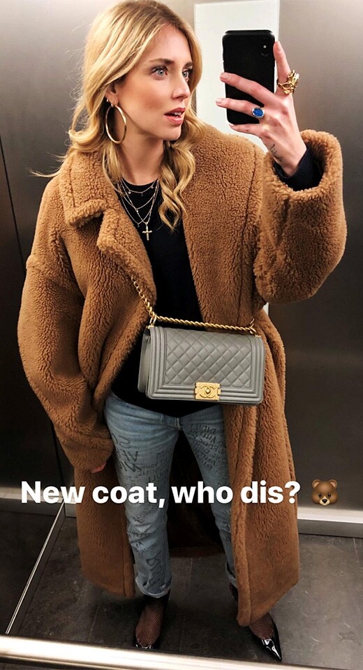 Chiara Ferragni 過往亦多次在 Instagram 展示同一款毛毛外套