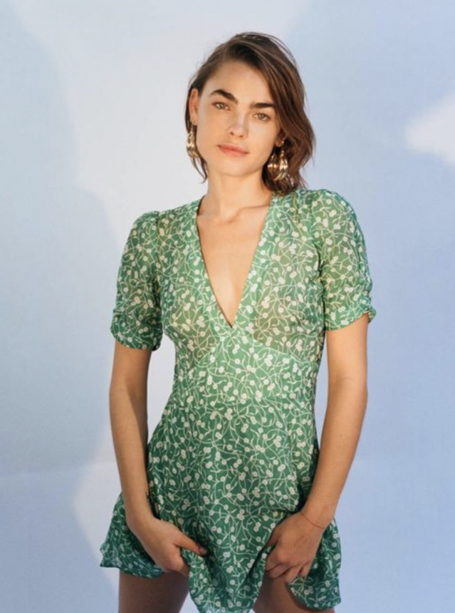 綠色碎花 wrap dress USD 170/ 約 $1334 Réalisation par 綠色碎花 wrap dress USD 170/ 約 $1334 Réalisation par