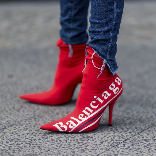 Ankle Boots 長度至腳眼的短靴款式，近年都是大熱之選，一眾紅模潮人如 Gigi Hadid、Kendall Jenner 等都愛以 ankle boots 配襯造型，而 ankle boots 型格而具女人味，正正是可以為街頭造型增添時尚感。
