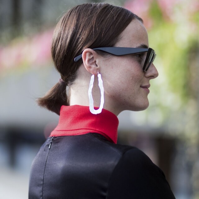 法國的女人最近愛戴 Statement earrings