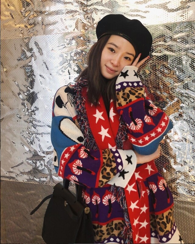 Irene Kim 近期都愛上以 Hermes Herbag 示人。 Irene Kim 近期都愛上以 Hermes Herbag 示人。
