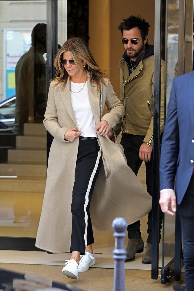 Jennifer Aniston 基本單品穿搭 5 : 大地色長褸 Jennifer Aniston 基本單品穿搭 5 : 大地色長褸