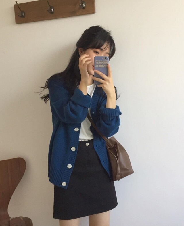 韓國女生的「經典藍」穿搭示範!原來這種藍色都可以穿得時尚又優雅 韓國女生的「經典藍」穿搭示範!原來這種藍色都可以穿得時尚又優雅