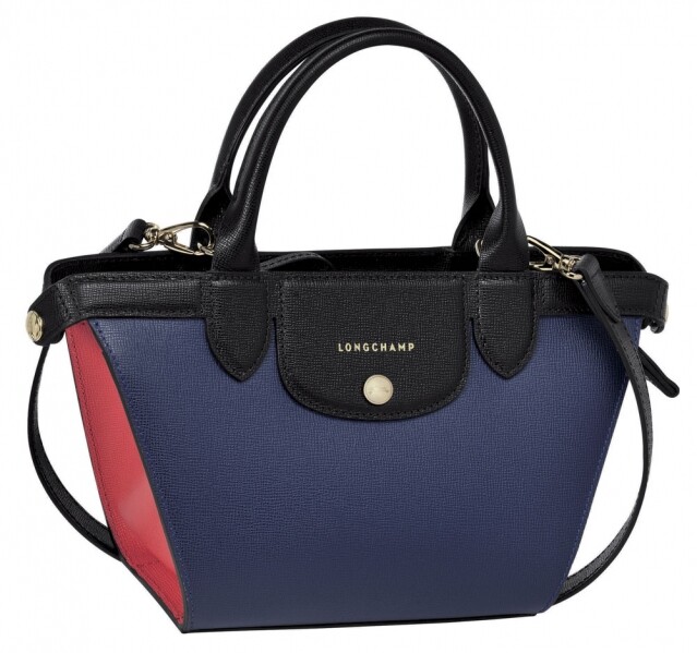 Le Pliage 是 Longchamp 最為經典的手袋,品牌當然不會放過以此為原形推出更為奢華的版本 Le Pliage 是 Longchamp 最為經典的手袋,品牌當然不會放過以此為原形推出更為奢華的版本