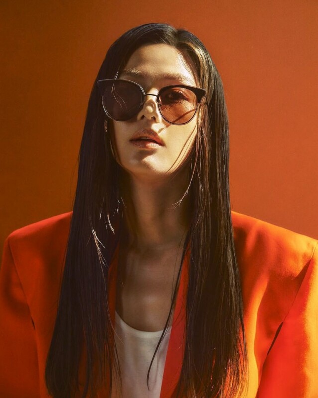 出任代言的韓國女神全智賢,也難得獻身支持韓國本土品牌 Gentle Monster。 出任代言的韓國女神全智賢,也難得獻身支持韓國本土品牌 Gentle Monster。