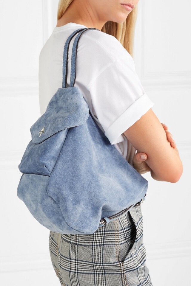 MANU Atelier 是不少時裝人的心水品牌,而 Pristine 四方 messenger bag 更是指定必備配飾 MANU Atelier 是不少時裝人的心水品牌,而 Pristine 四方 messenger bag 更是指定必備配飾
