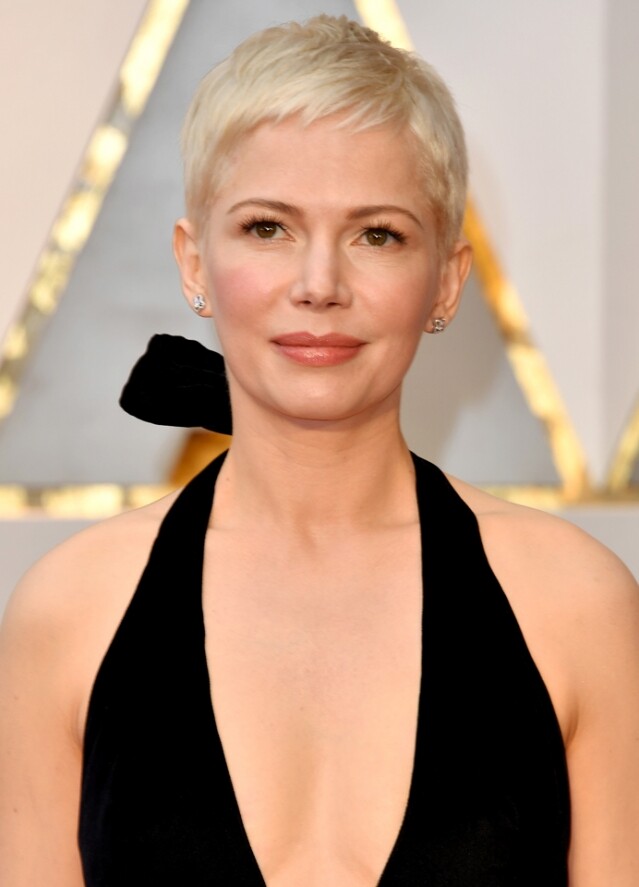 Michelle Williams 有幸入圍角逐最佳女配角獎的 Michelle Williams,以一襲 Louis Vuitton 晚裝出席,簡潔的設計,營造 Effortless 的美,自然而不造作。 Michelle Williams 有幸入圍角逐最佳女配角獎的 Michelle Williams,以一襲 Louis Vuitton 晚裝出席,簡潔的設計,營造 Effortless 的美,自然而不造作。
