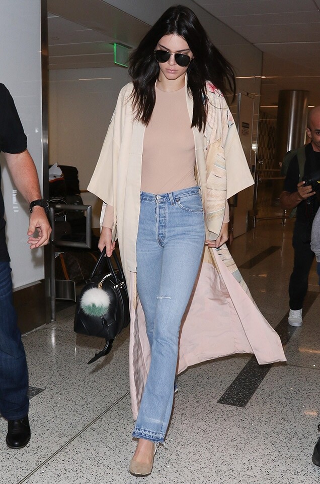 Celebrity sightings: Kendall Jenner's outfit in Pale Dog wood colour 淡粉紅色穿搭