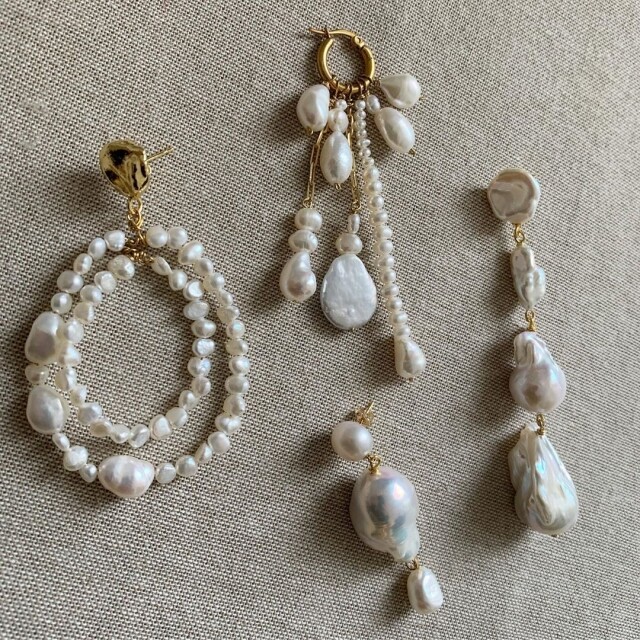 誰說珍珠一定要又大又圓才是漂亮？Enesea 便以大小不一的珍珠拼湊出珍珠串和不同形狀，適合愛追求個人風格的你。