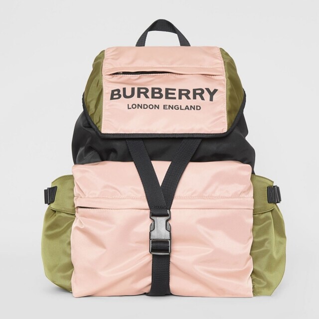 Burberry 品牌字樣印花背囊