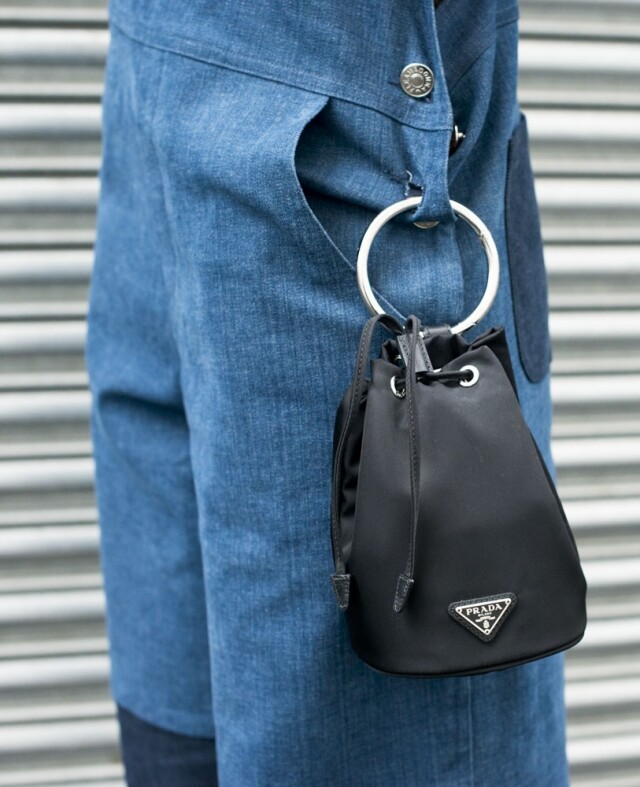 Miuccia Prada 偏愛以黑色尼龍造袋。