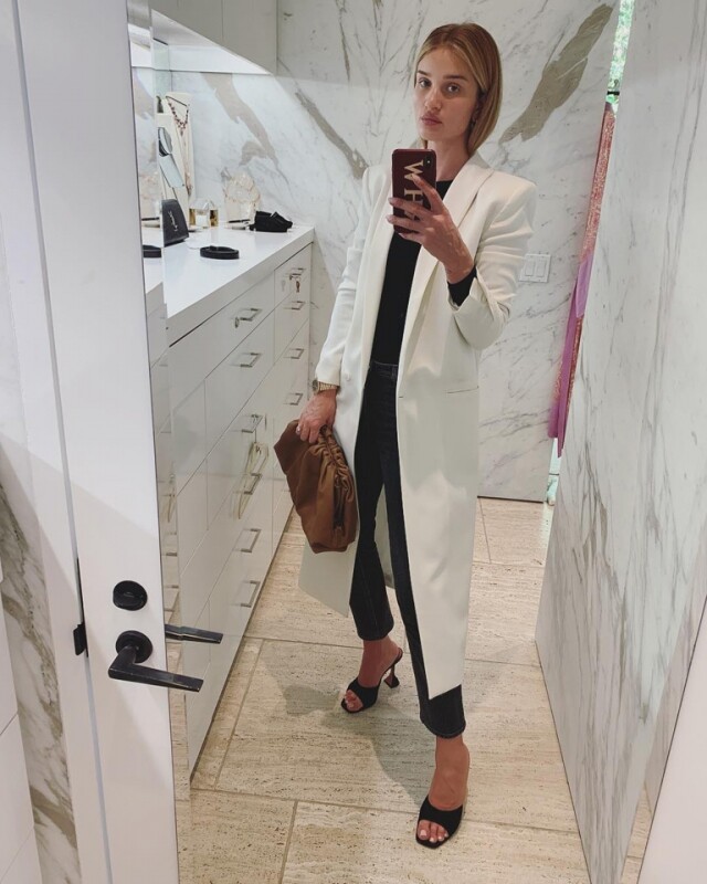 即使是一件西裝外套也能做出無限變化,像是 Oversized 版型的西裝外套 即使是一件西裝外套也能做出無限變化,像是 Oversized 版型的西裝外套