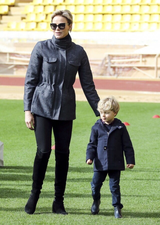 摩洛哥 Charlene 王妃修長身形令她穿甚麼都好看，是當地的時尚 icon