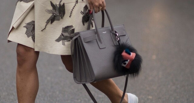 Saint Laurent 名牌手袋一個就夠！女星名模都以這款手袋襯出百搭風格