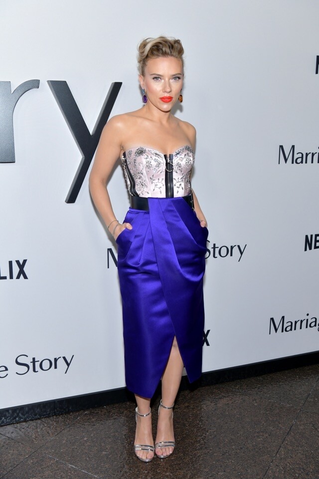 低胸設計是 Scarlett Johansson 常穿的設計