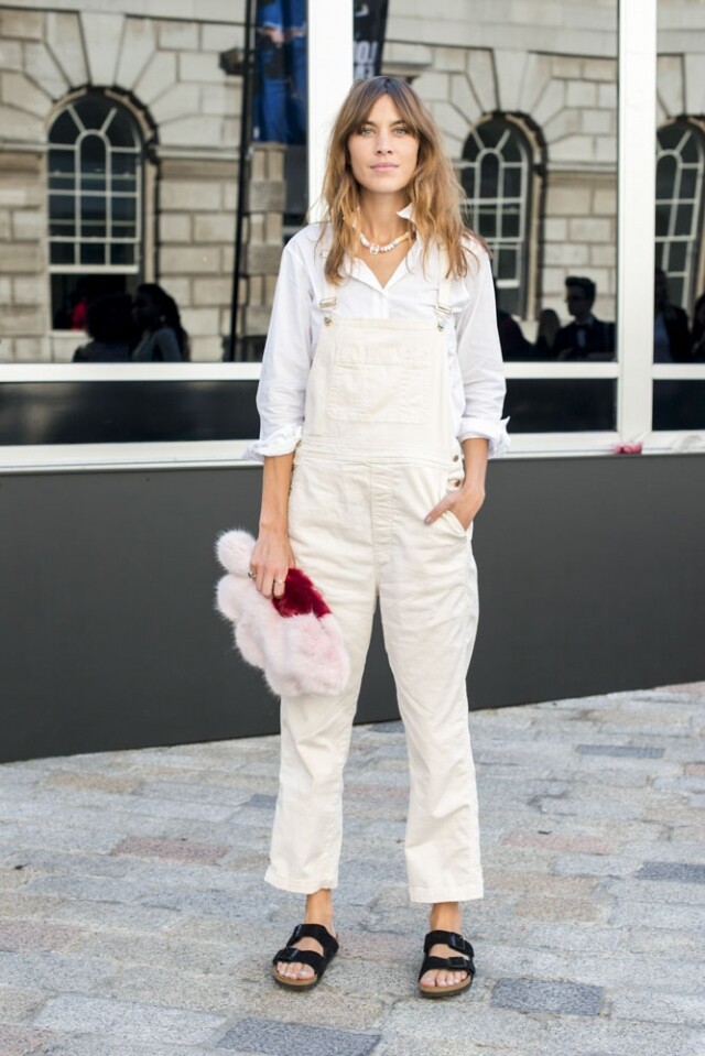 喜歡穿 Birkenstock 的朋友不妨參考 Fashion icon Alexa Chung 這身休閒打扮 喜歡穿 Birkenstock 的朋友不妨參考 Fashion icon Alexa Chung 這身休閒打扮