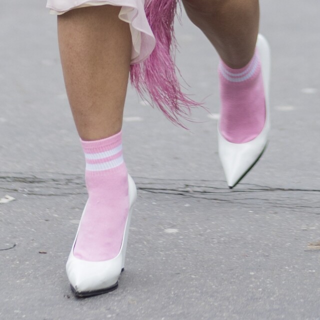 春夏襪子穿配法：春日粉色