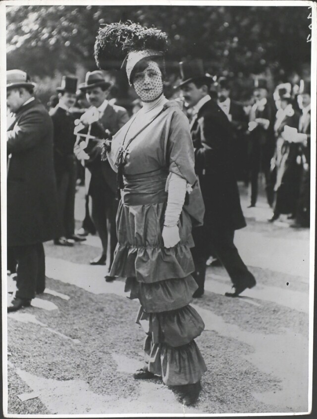 1910 年代：霍步裙 Hobble Skirt