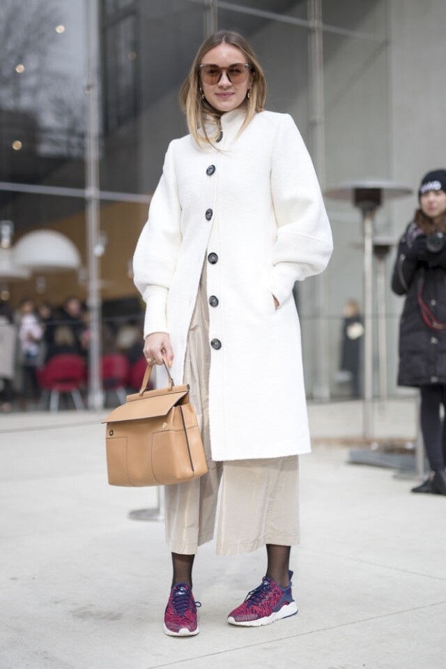 時尚博客 Nina Suess 以 Tory Burch 手袋作造型亮點。