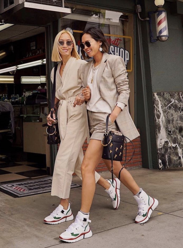 怕熱的女生想穿 blazer 套裝可以選擇西裝短褲 怕熱的女生想穿 blazer 套裝可以選擇西裝短褲