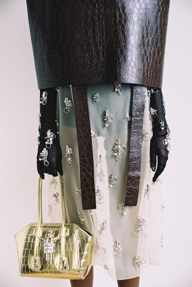 優雅升級!Givenchy 經典手袋 Antigona 型格再登場 優雅升級!Givenchy 經典手袋 Antigona 型格再登場