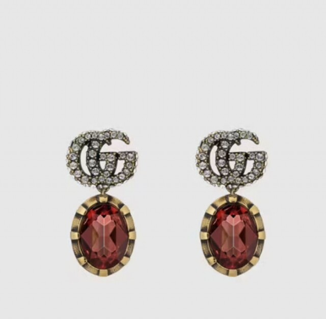 Gucci 耳環推薦 1：綴玫瑰色水晶雙 G 耳環 $2,950