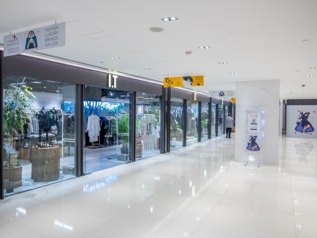 雖然由於環境問題香港的佛羅倫斯小鎮 outlet 未能如意大利般設置成一個 outlet 村 雖然由於環境問題香港的佛羅倫斯小鎮 outlet 未能如意大利般設置成一個 outlet 村