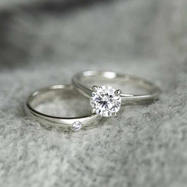 市場上常見的鑽石切割有圓形明亮式切割，亦是普遍訂婚鑽戒常見的設計。