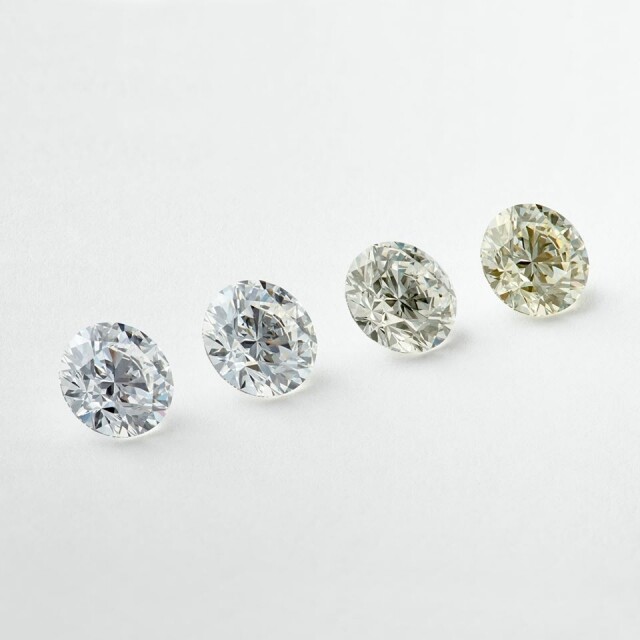 白色鑽石顏色差異甚微，被評分為近 23 種級別，白鑽顏色級別分 D 級至 Z 級