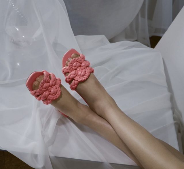 Christian Louboutin 珊瑚色矮跟涼鞋 Christian Louboutin 珊瑚色矮跟涼鞋