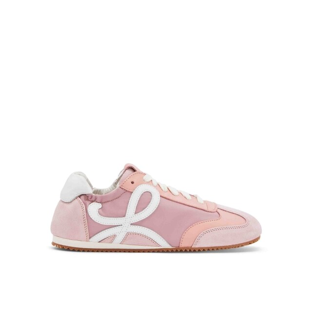 一系列粉色系的 Ballet Runner 波鞋竟然有低至 5 折的折扣，不能不買吧？5 折後 $2,975