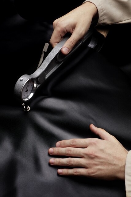 Louis Vuitton Pont 9 手袋展現品牌的精湛工藝。