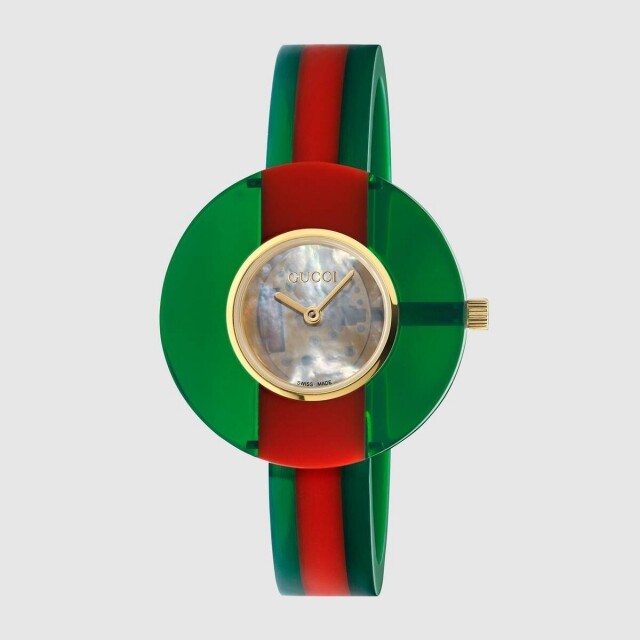這款 Gucci 手錶設計復古，也更像一隻手環。