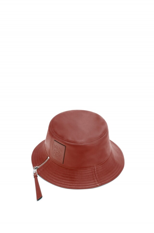 名牌帽推薦：Loewe 皮革漁夫帽