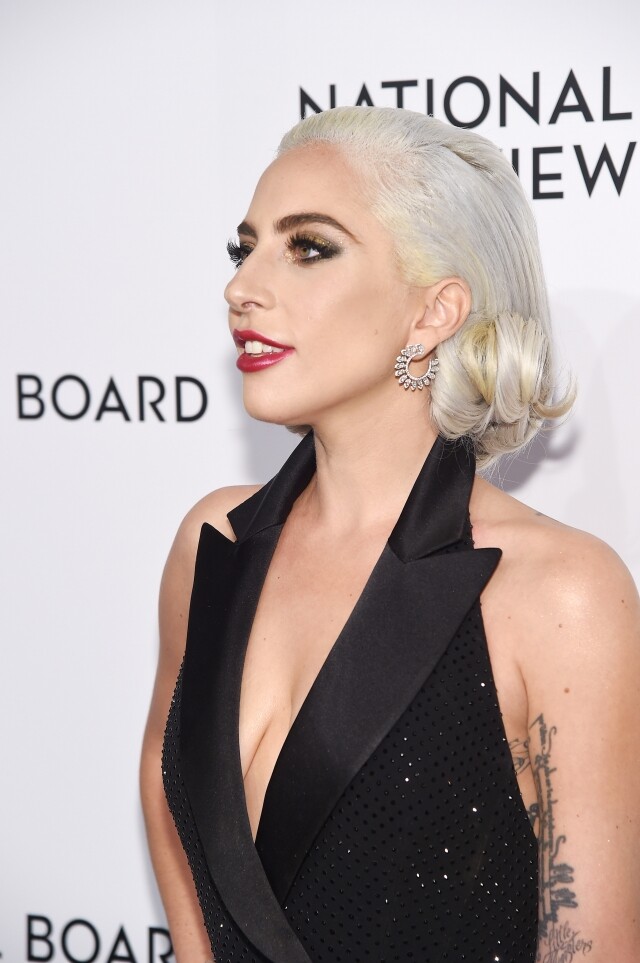 Lady Gaga 佩戴了 MESSIKA 的高級珠寶。